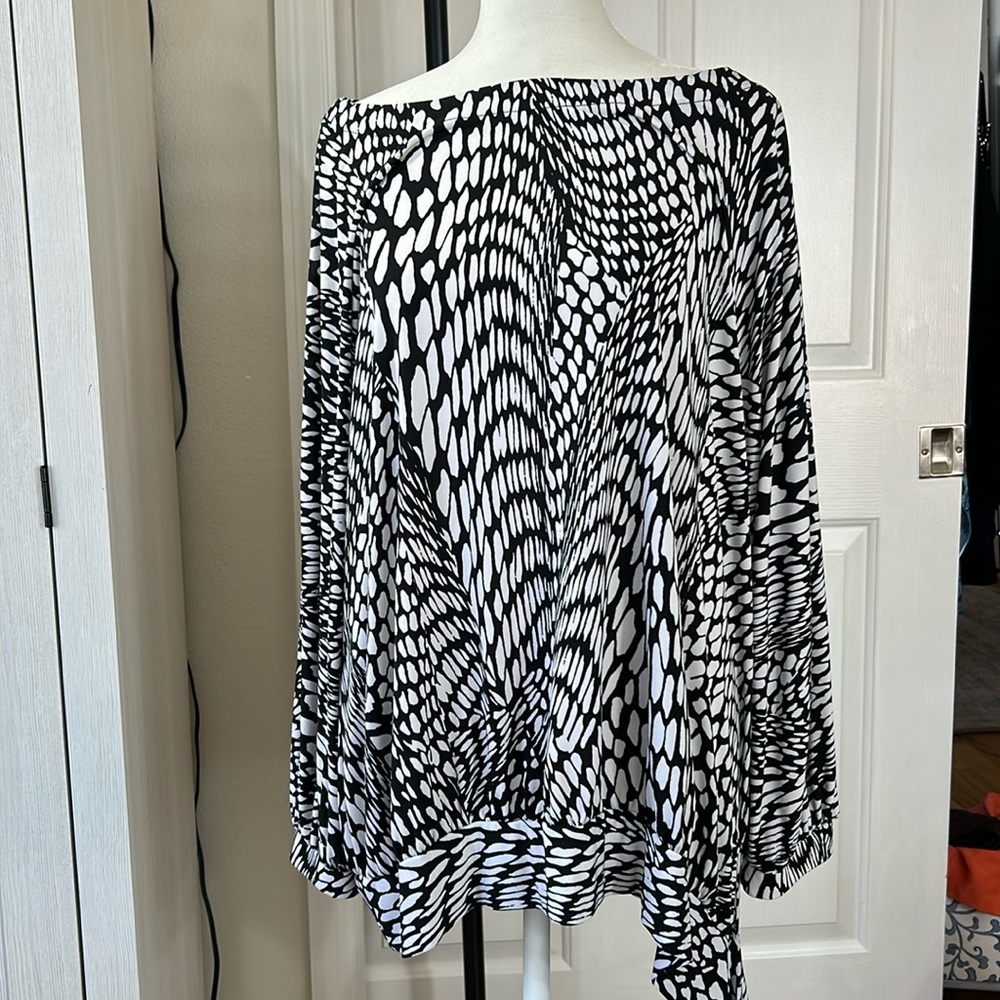 Black & White Patterned Women's Top